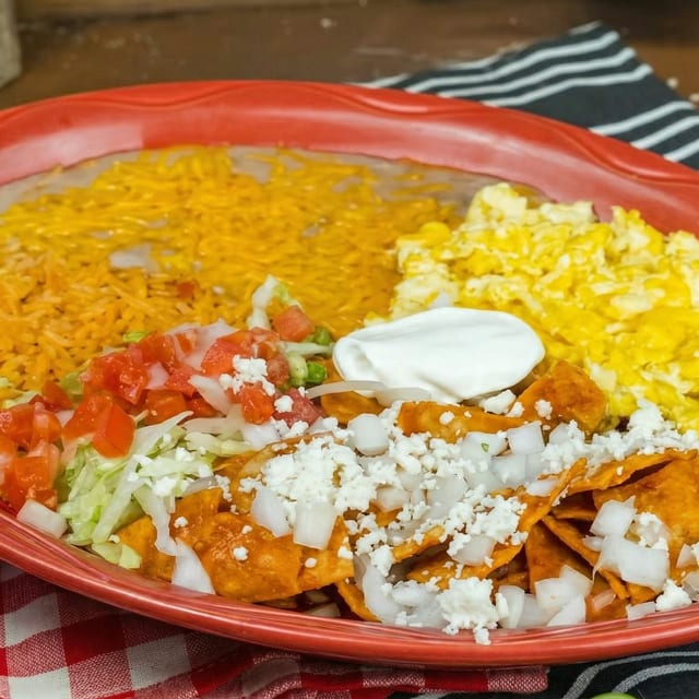 Chilaquiles Con Huevo.